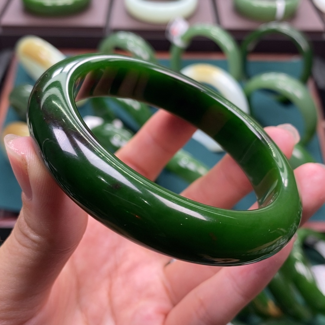 和田玉（碧玉）未镶嵌手镯6061
