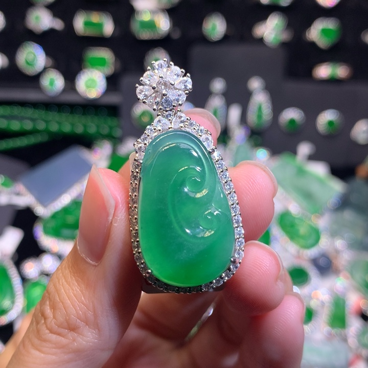 【闪购商品】翡翠吊坠(不含链)银S925镶嵌天然翡翠