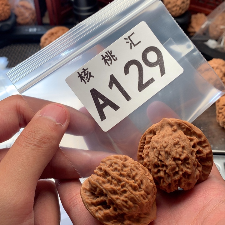 文玩核桃吊坠观音肚