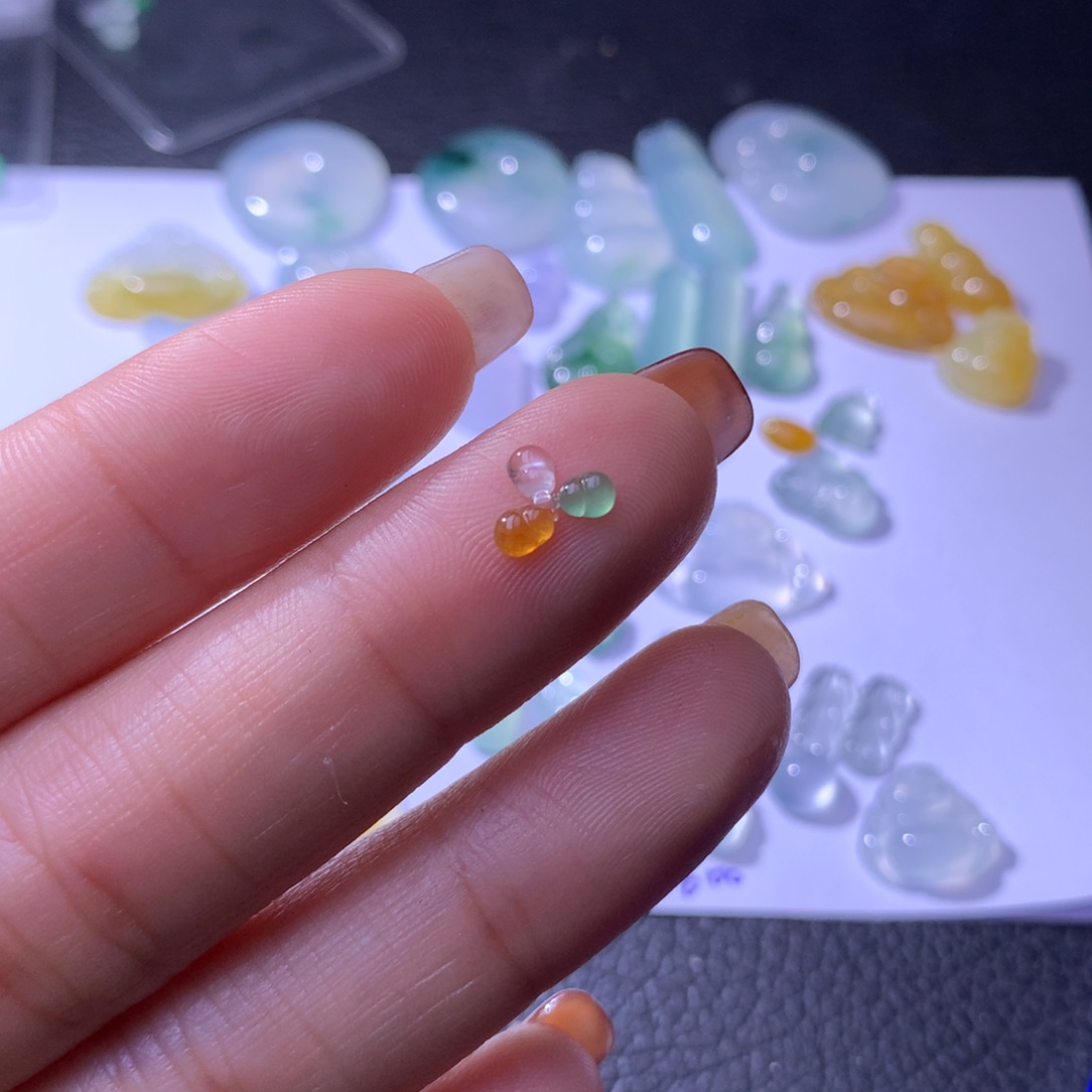 翡翠颈饰未镶嵌葫芦