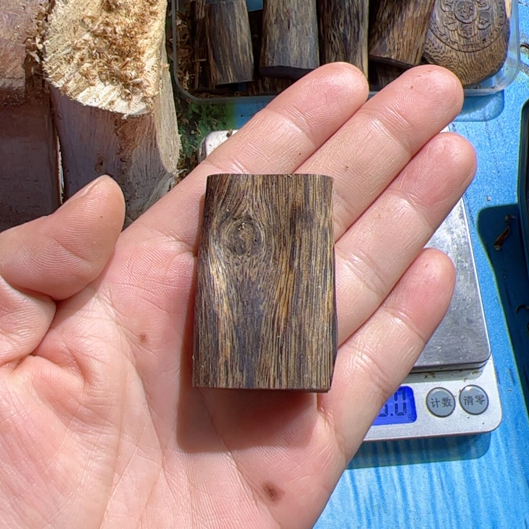 沉香吊坠白棋素牌11克