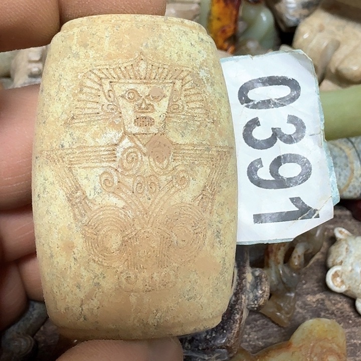 蛇纹石玉颈饰未镶嵌