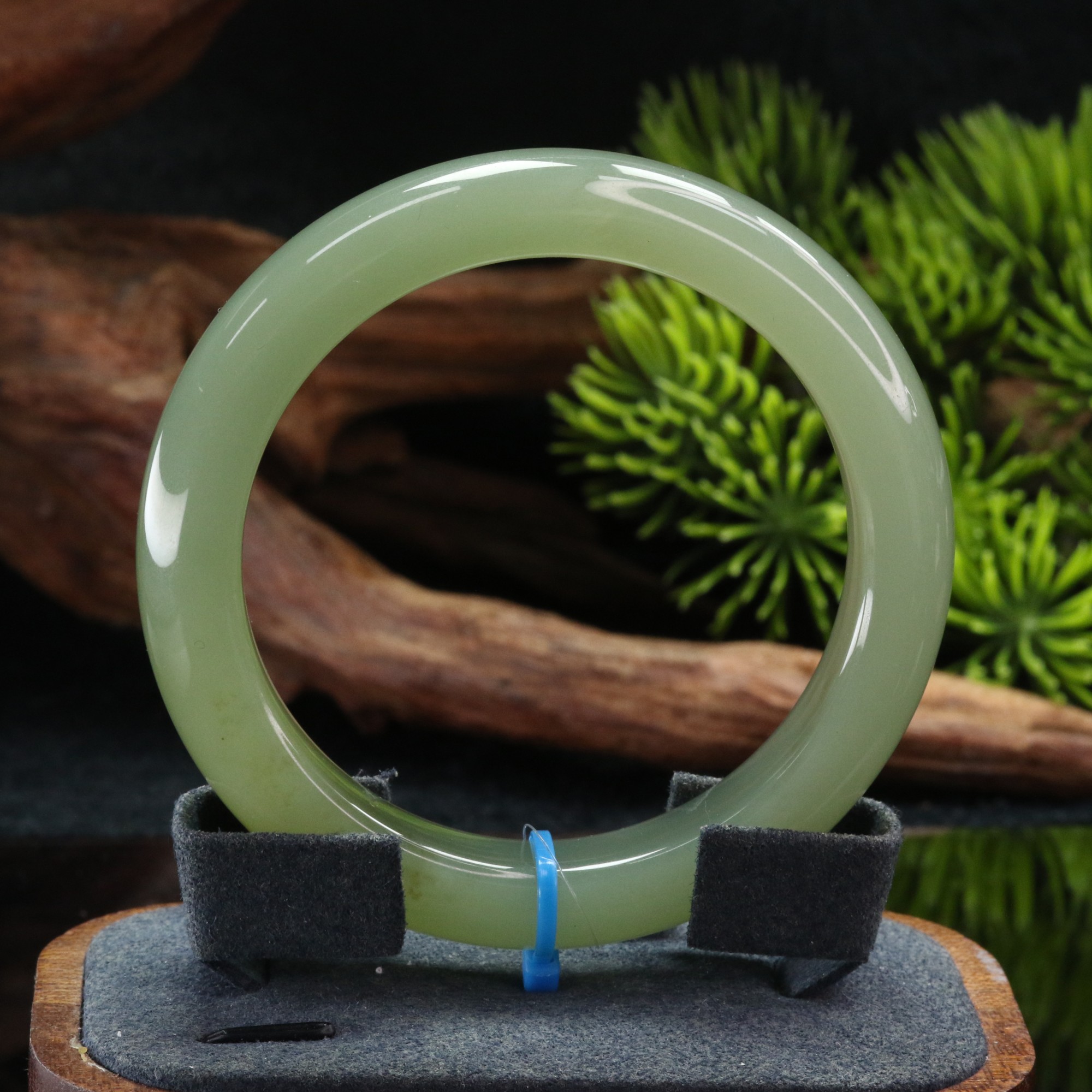 10和田玉冰晴水手镯57+/500575北京中保拍卖