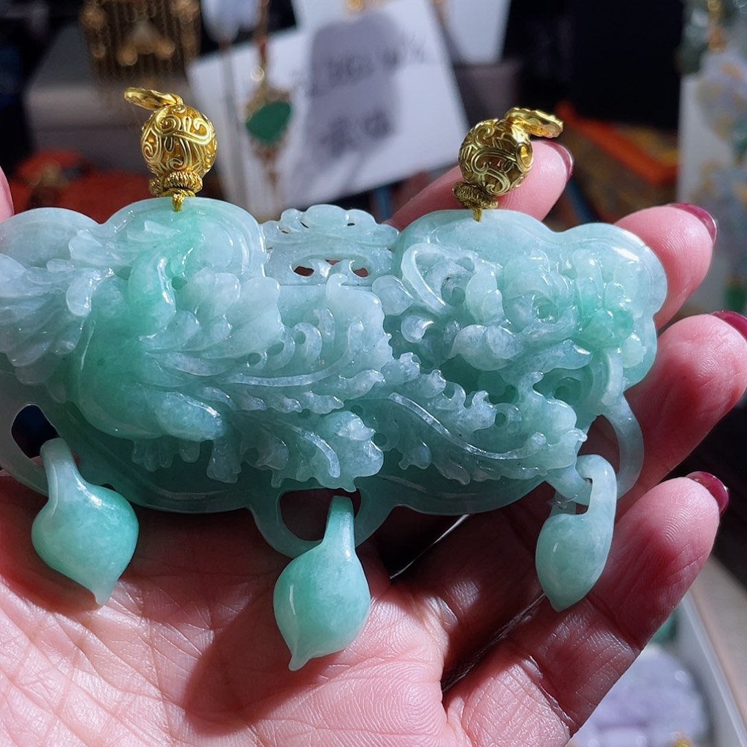 翡翠颈饰未镶嵌翡翠冰绿锁三拉环锁