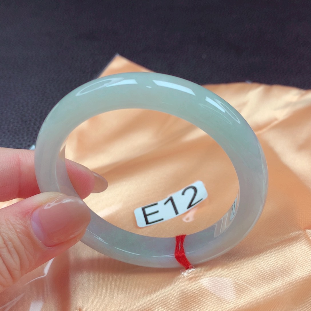 翡翠手镯未镶嵌手镯88