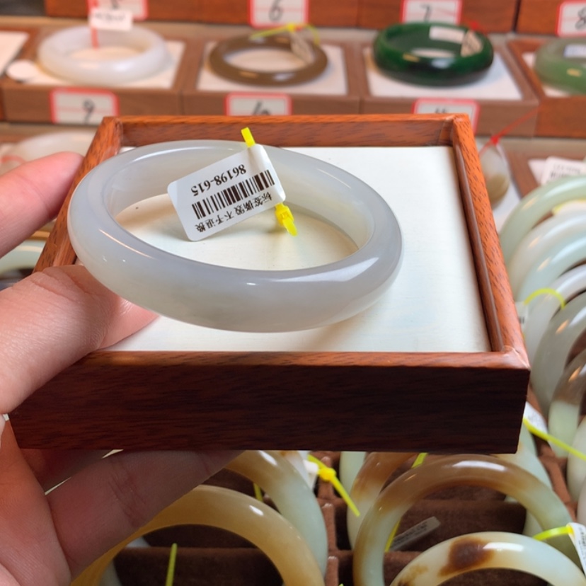 【闪购商品】和田玉手镯未镶嵌54.5
