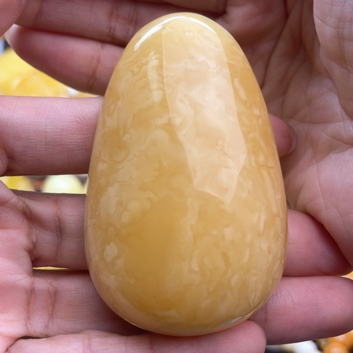 蜜蜡手串未镶嵌满蜡水滴吊坠