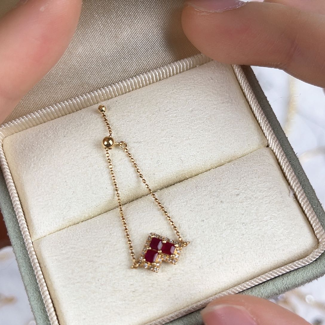 红宝石戒指18K金镶嵌