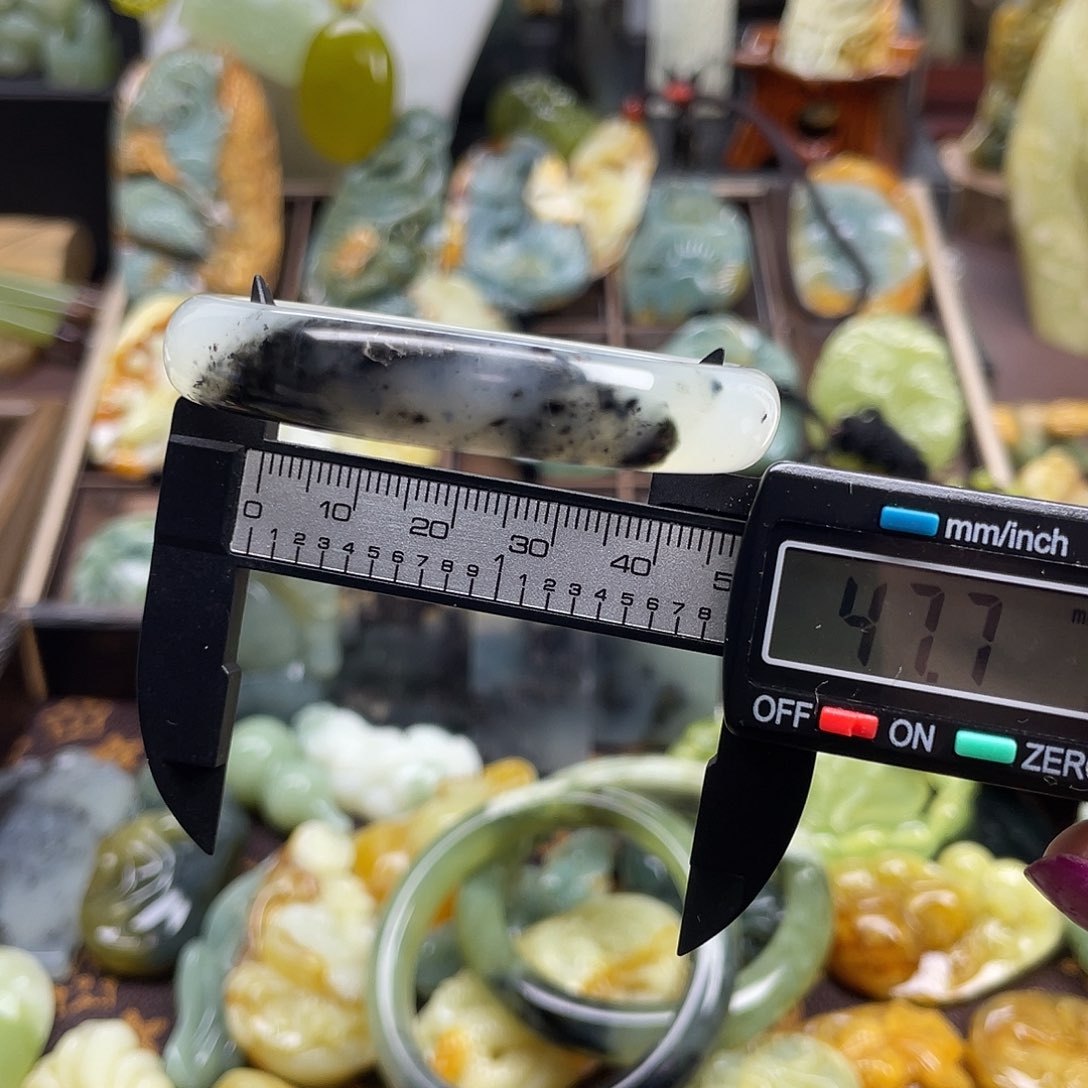 蛇纹石玉颈饰未镶嵌岫玉宝宝带的