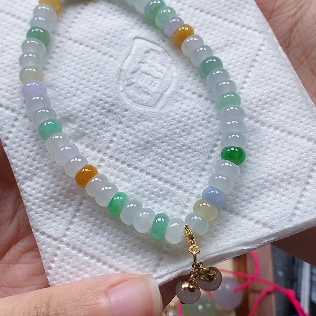 翡翠颈饰未镶嵌闪