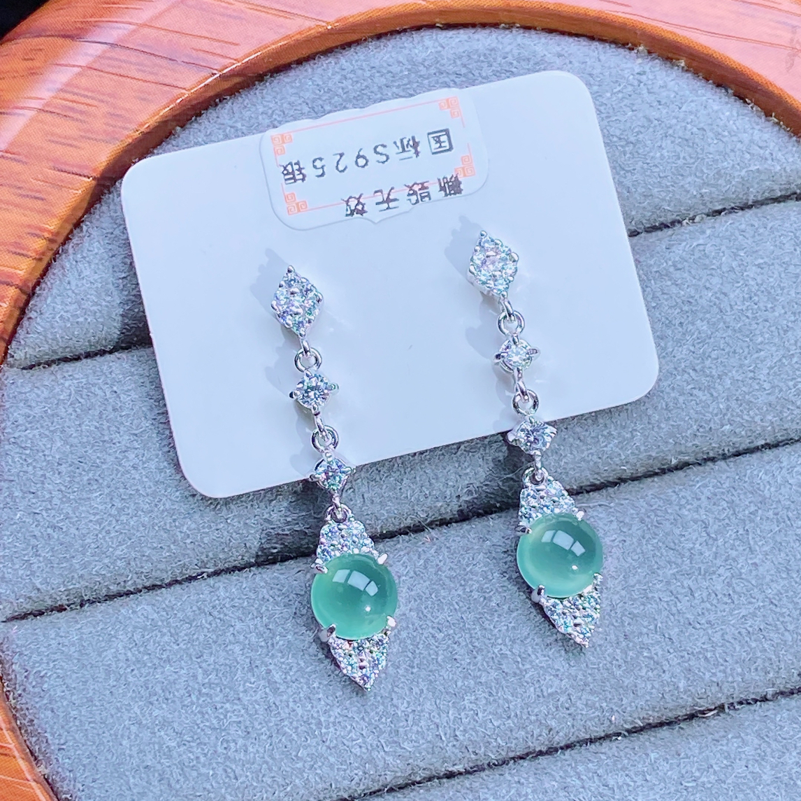 天然翡翠A货温柔精致显白设计款耳坠通体S925银镶嵌