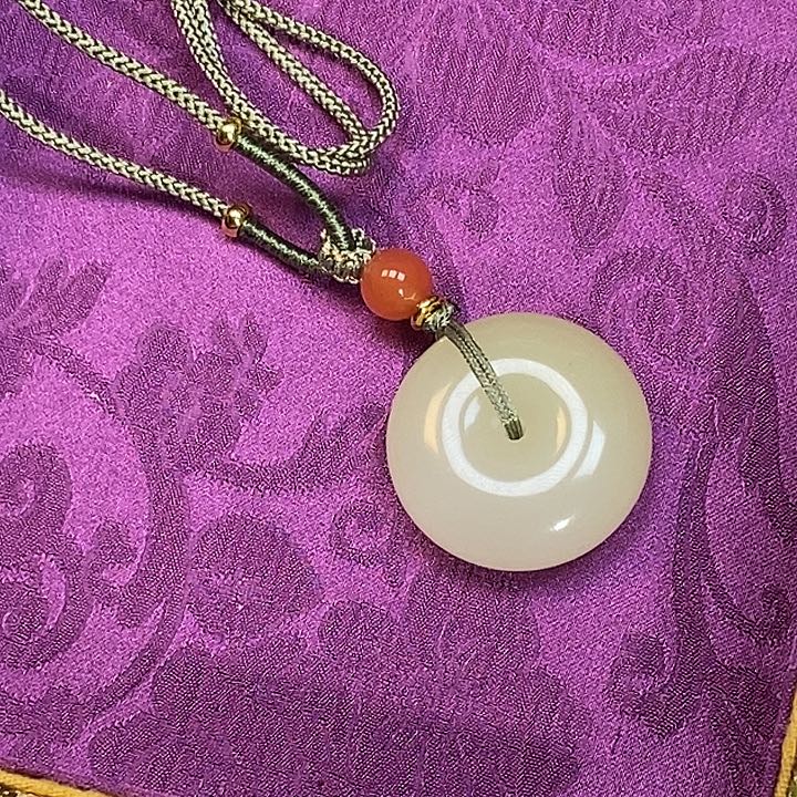 和田玉未镶嵌吊坠(赠链)