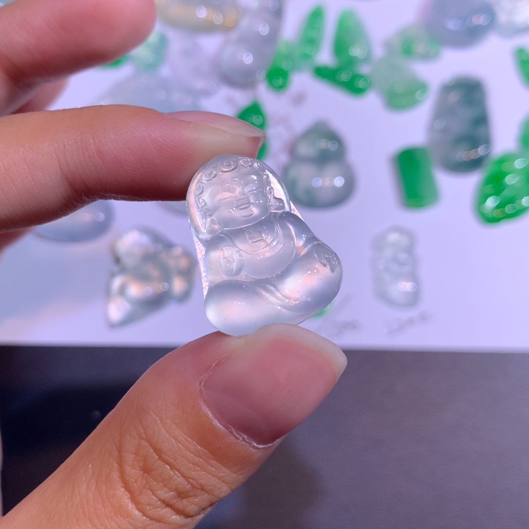 翡翠未镶嵌颈饰宝宝如来