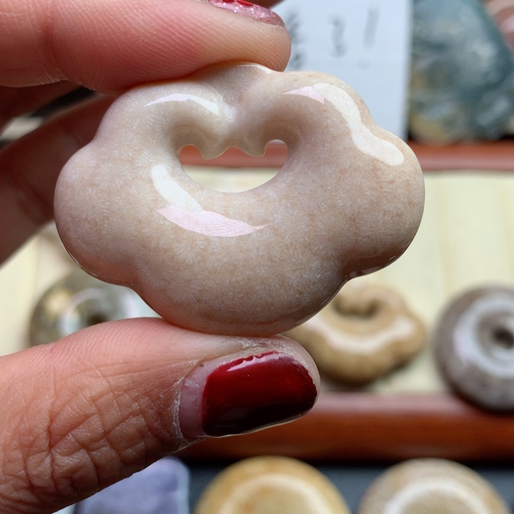 硅化珊瑚（珊瑚玉）颈饰足银镀金镶嵌