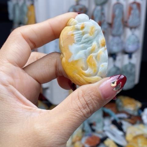 翡翠颈饰未镶嵌翡翠