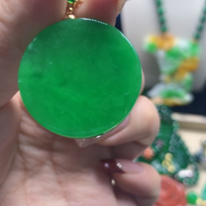 翡翠颈饰未镶嵌吊坠