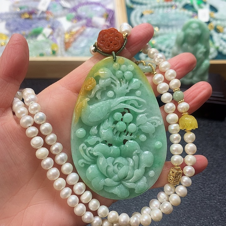 翡翠颈饰未镶嵌吊坠