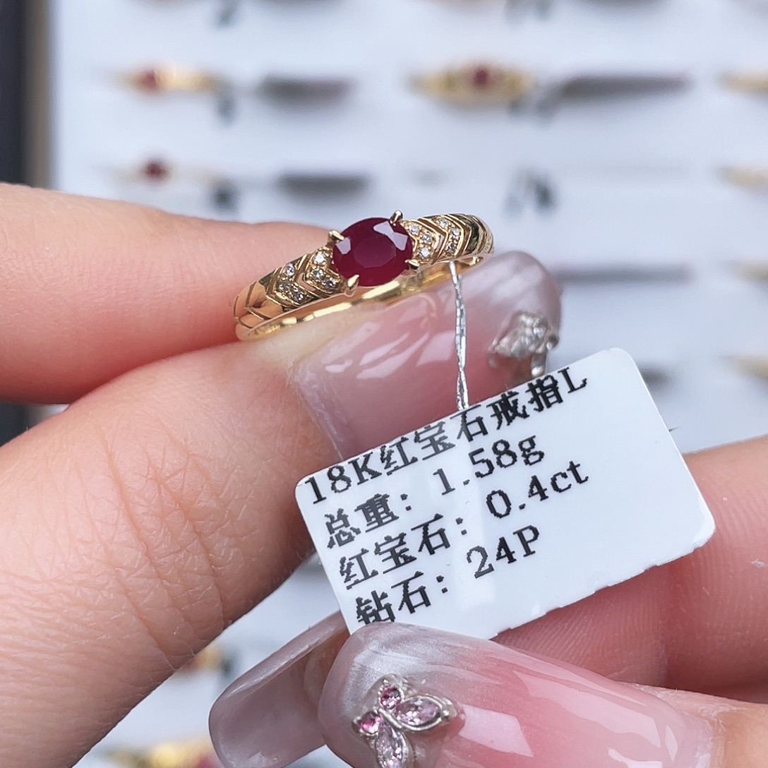 红宝石戒指18K金镶嵌