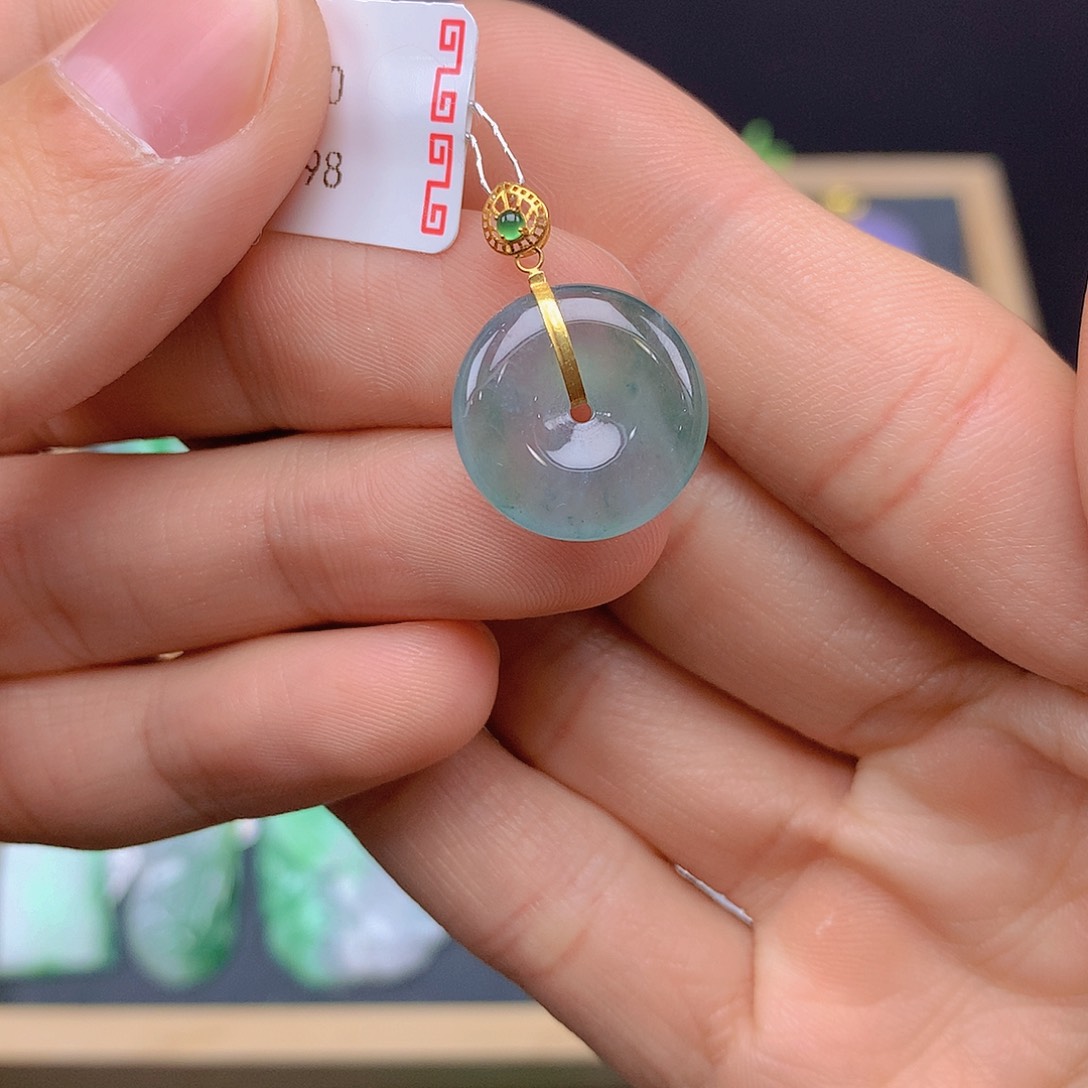 翡翠颈饰18K金镶嵌翡翠