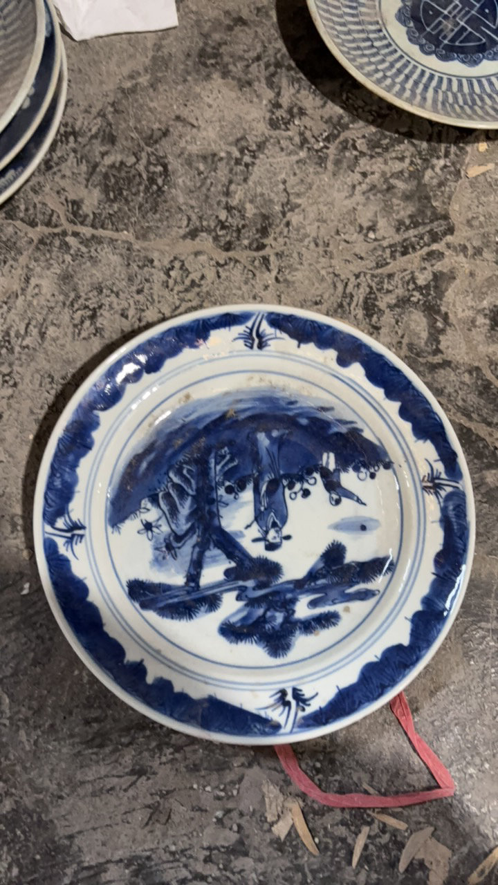 青花釉下彩微瑕龙盘