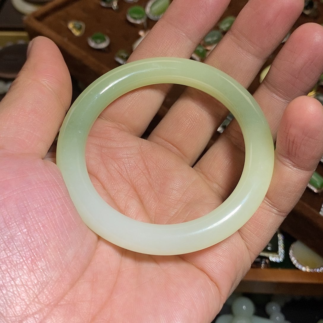 【闪购商品】未镶嵌手镯和田玉