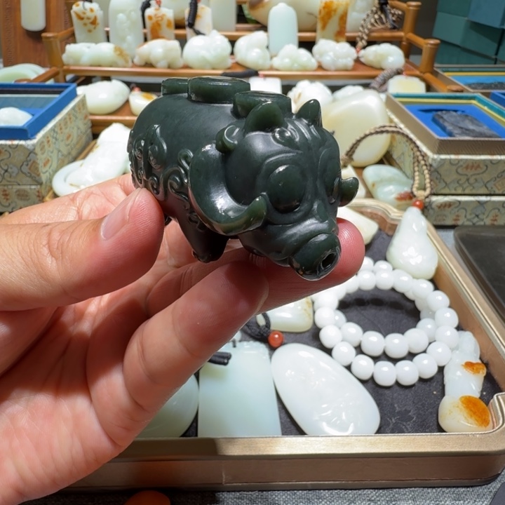 颈饰未镶嵌和田玉