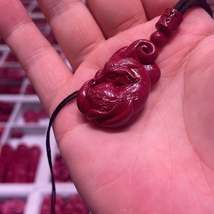 天然辰砂胖九尾吊坠