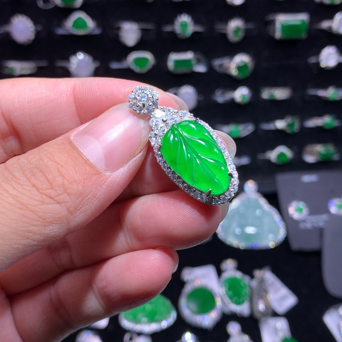 翡翠银S925镶嵌颈饰翡翠