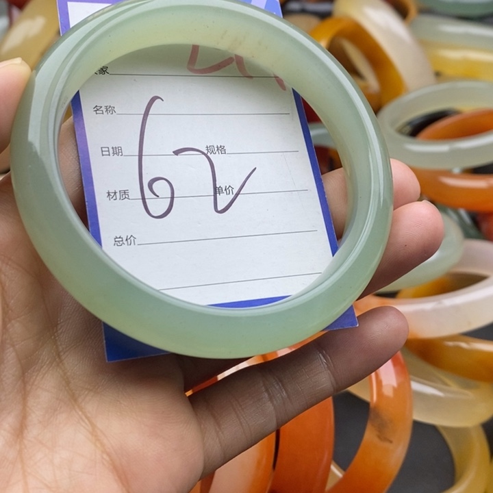 未镶嵌手镯石英质玉