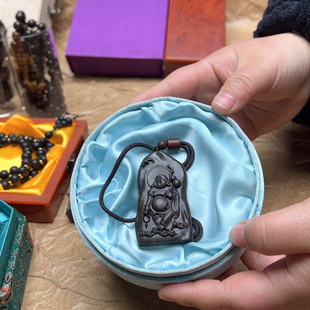 大叶紫檀（黑酸枝木类）