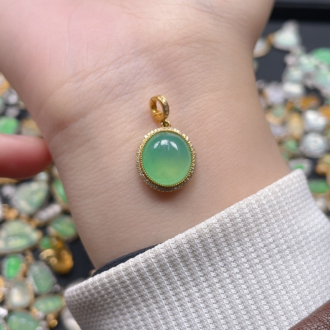 翡翠颈饰18K金镶嵌长***心吊坠