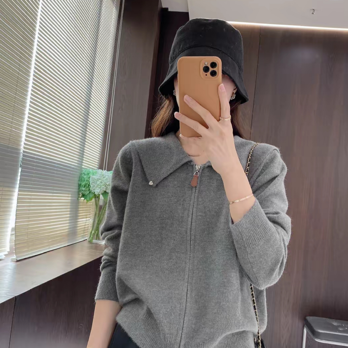 新品翻领冬季针织开衫款秋冬季毛针织衫显瘦休闲纯色开衫