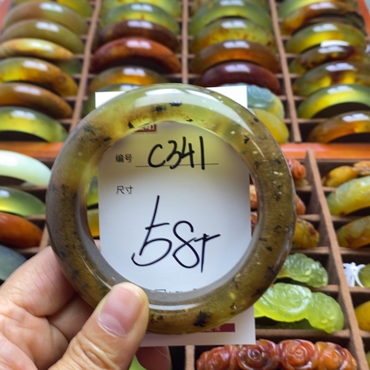 蛇纹石玉手镯未镶嵌