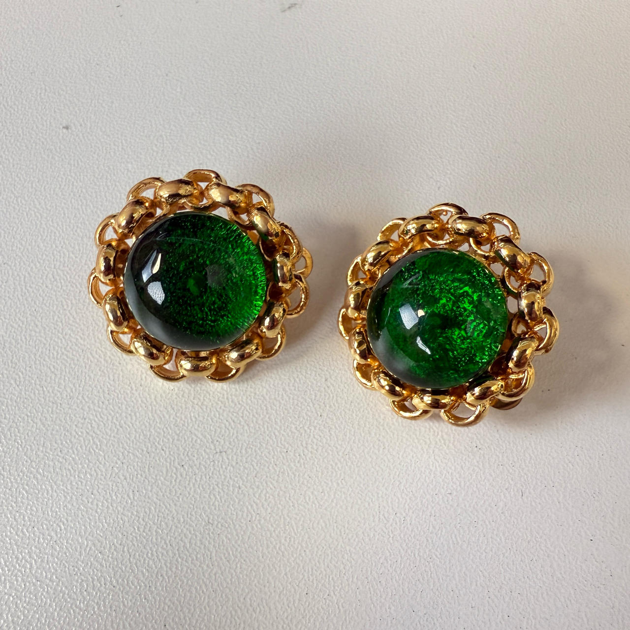 Chanel绿色琉璃耳夹