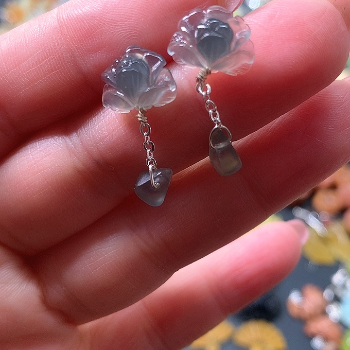 蛇纹石玉未镶嵌耳饰