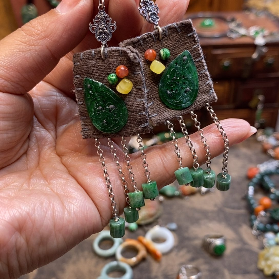 翡翠吊坠(赠链)未镶嵌