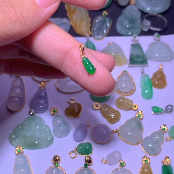 颈饰18K金镶嵌翡翠翡翠