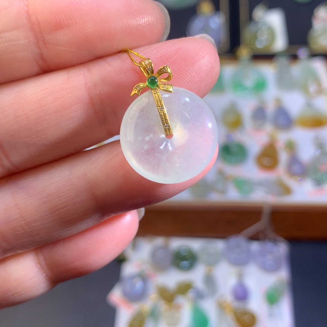 翡翠18K金镶嵌颈饰