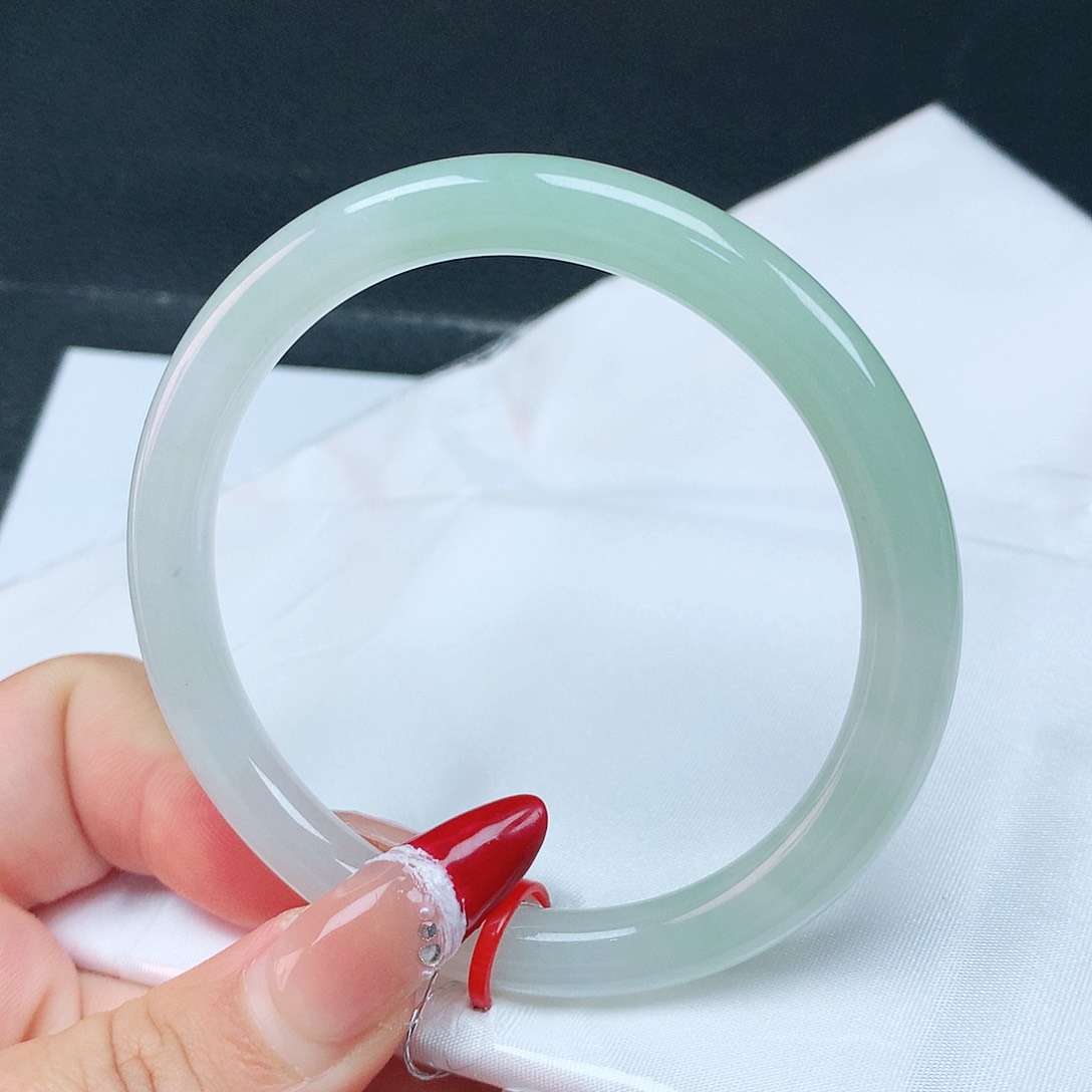 翡翠手镯未镶嵌58圈