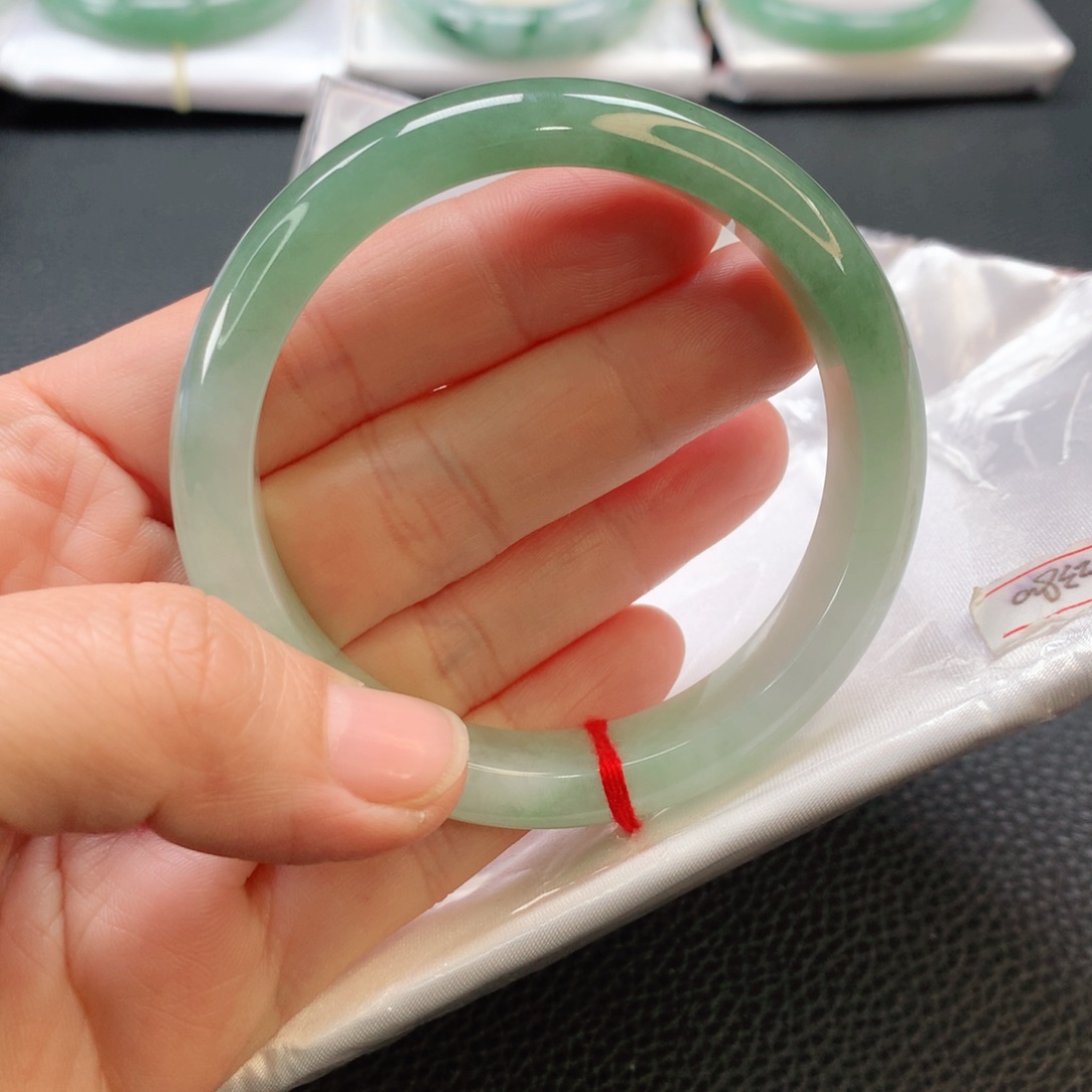 翡翠手镯未镶嵌56正