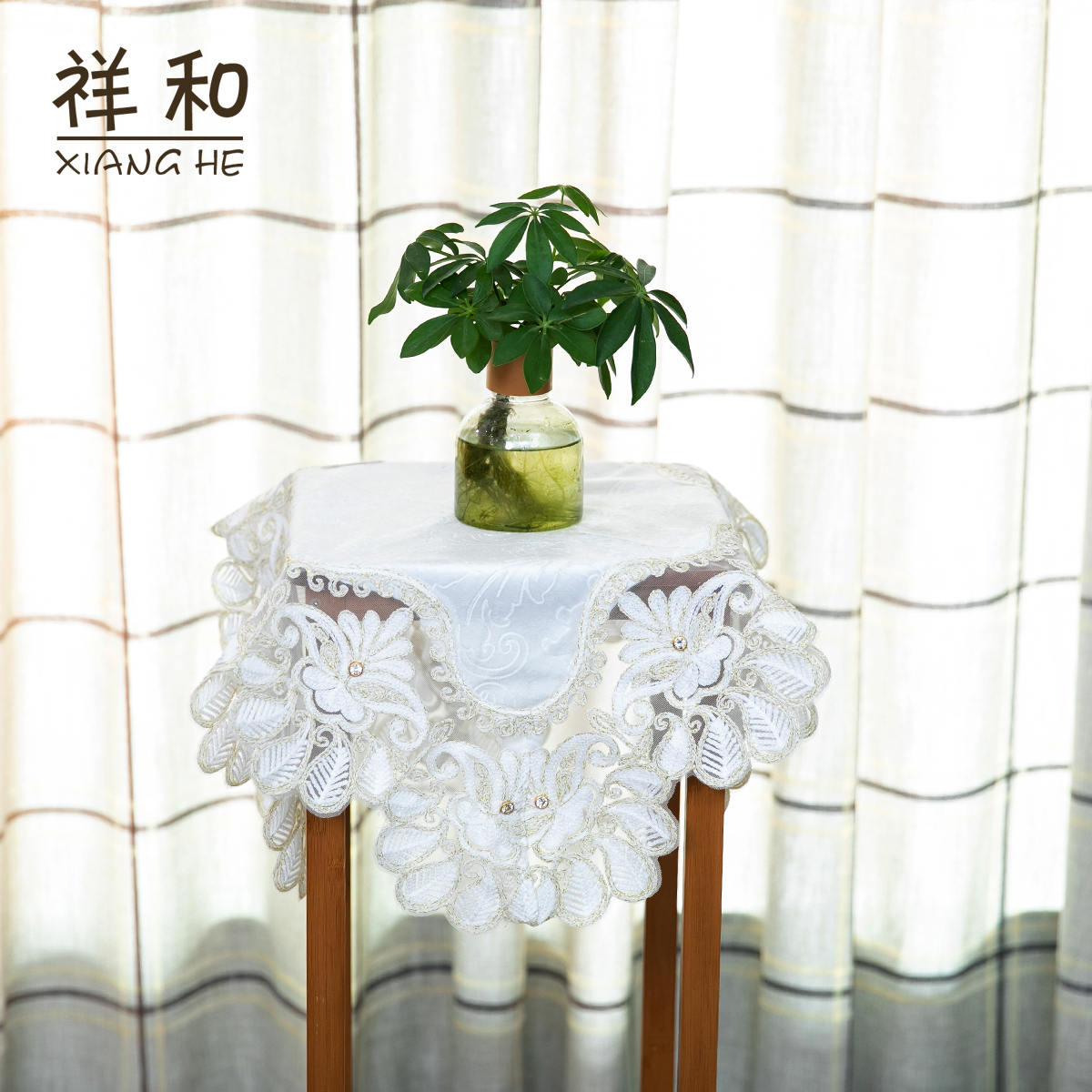  D005-3金丝绒（60*60CM方/个）白色钉钻车轱绣盖巾