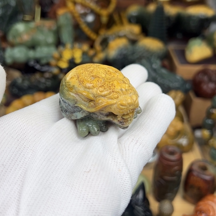 岫岩河磨玉（透闪石质玉）把件未镶嵌白*鱼