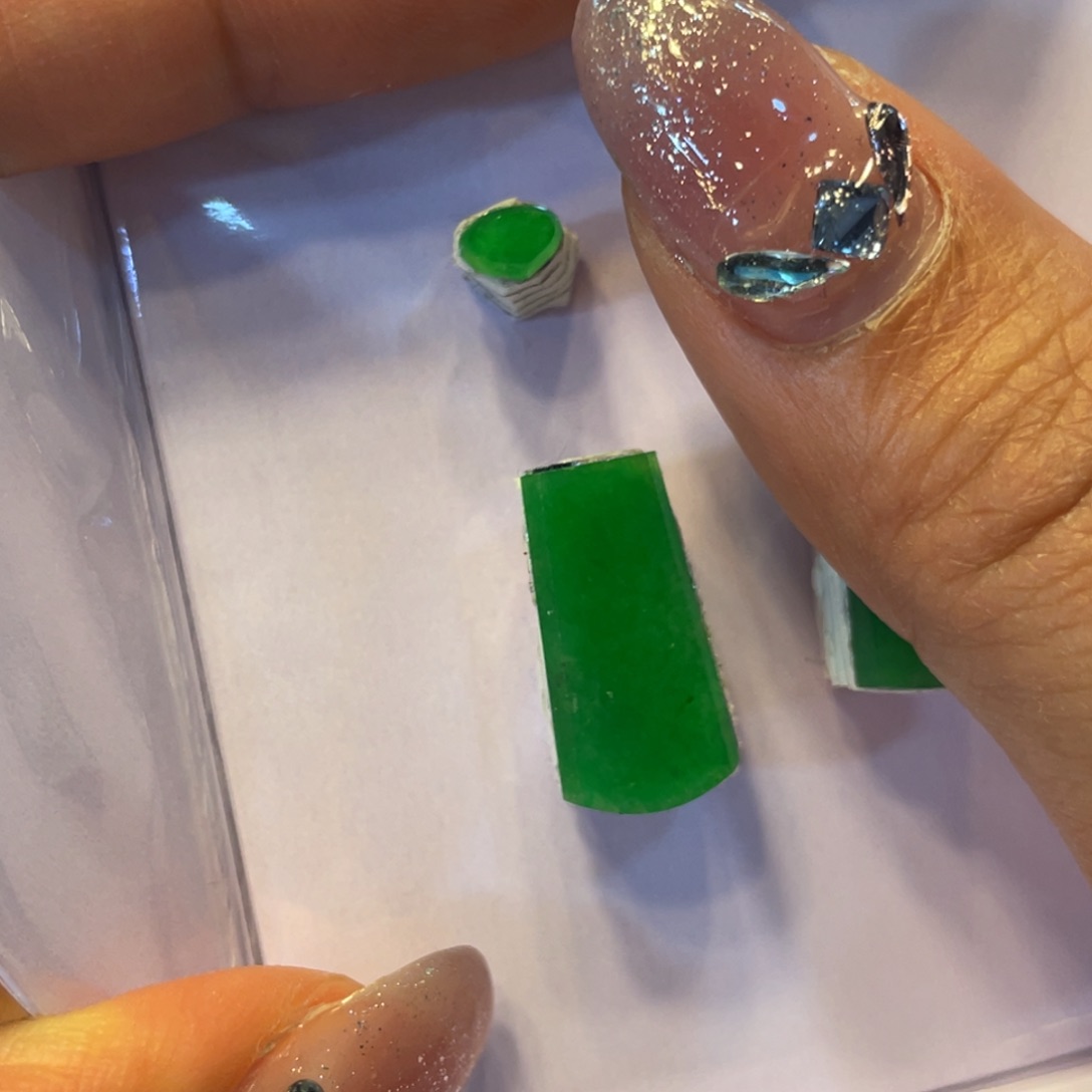 翡翠未镶嵌颈饰无事牌