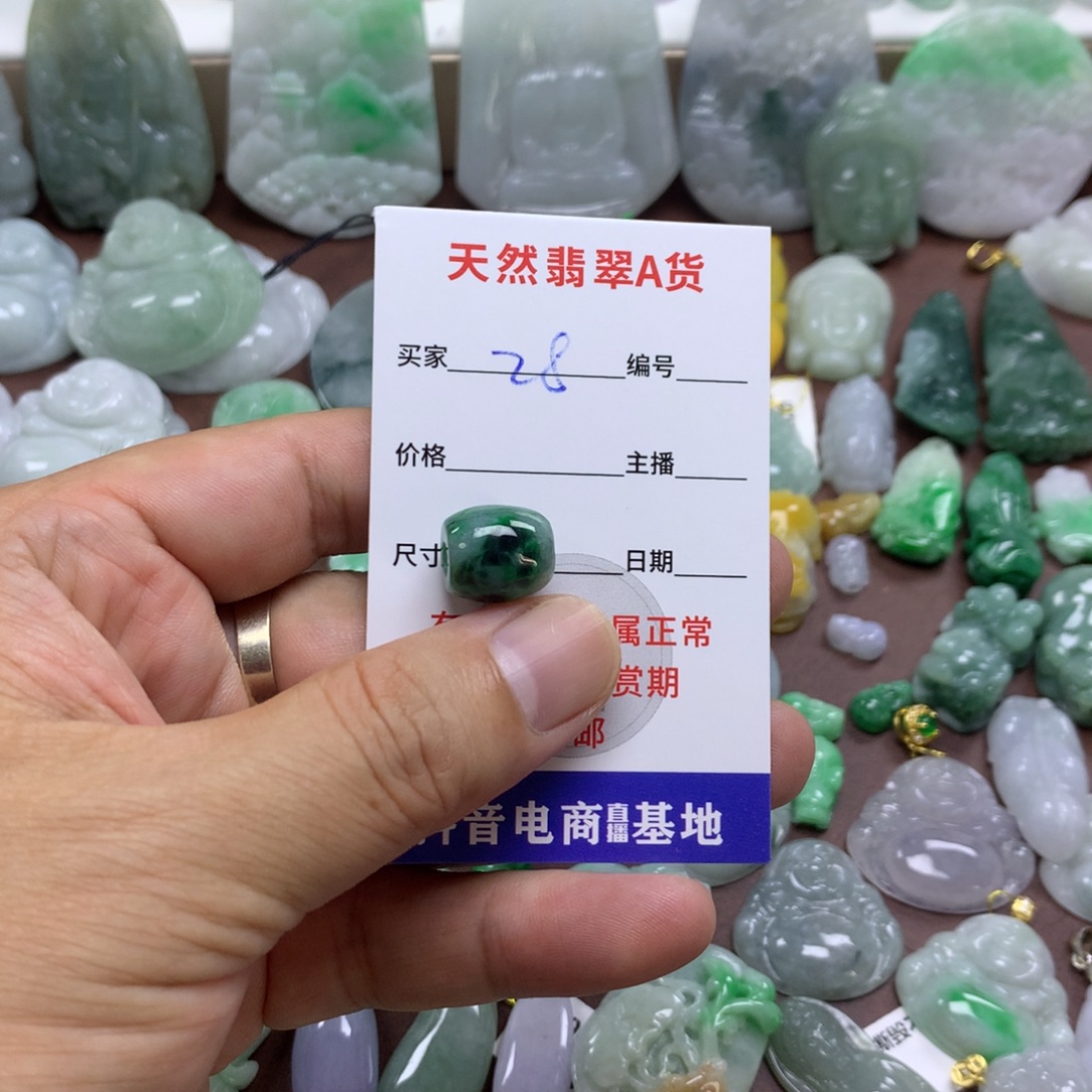 翡翠未镶嵌颈饰缅甸A货翡翠