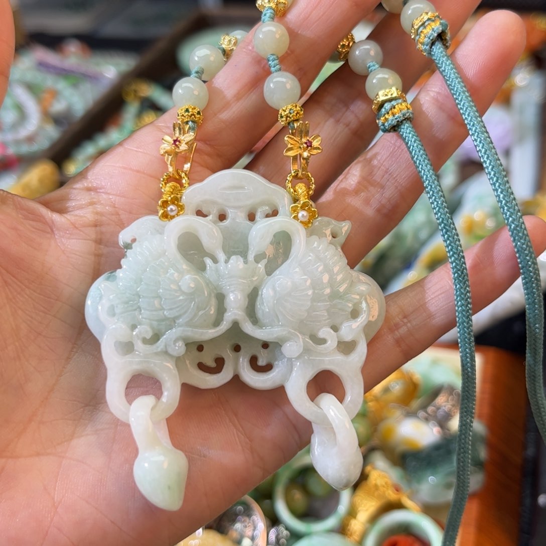 翡翠颈饰未镶嵌翡翠吊坠