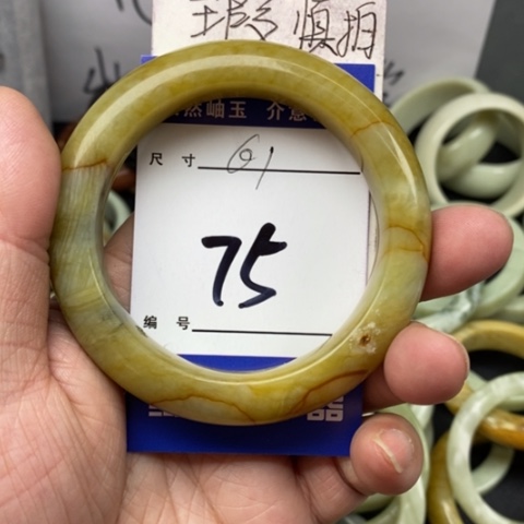 蛇纹石玉手镯未镶嵌