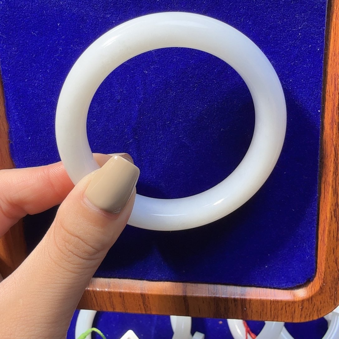 花***豆和田玉未镶嵌手镯