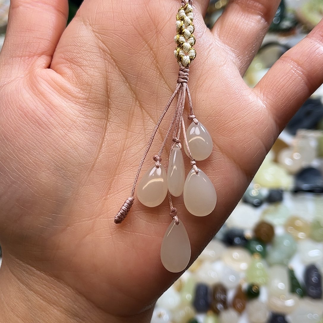 汐***汐和田玉未镶嵌吊坠(赠链)手机挂