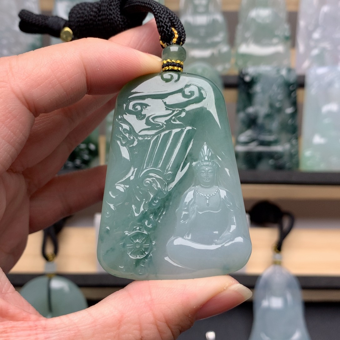 颈饰未镶嵌翡翠观音