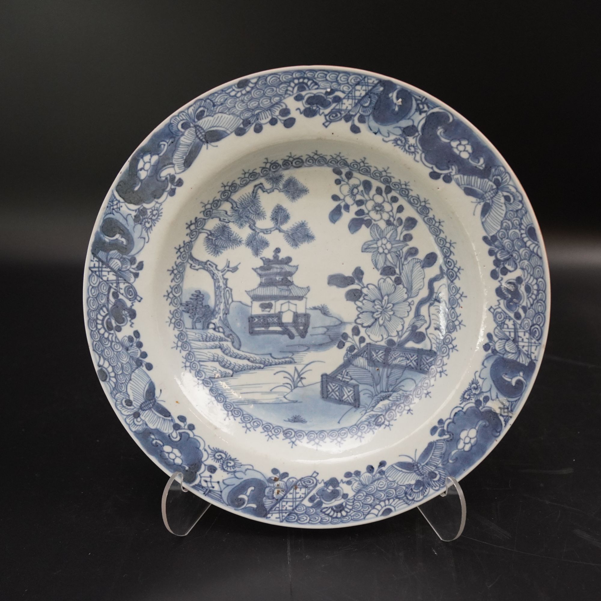 Lot.25070802清乾隆青花山水花卉纹赏盘 直径：约23.6cm